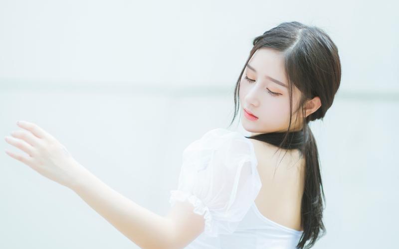 【美女壁纸】纯白”天花板!