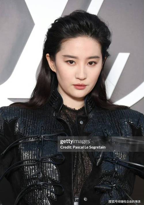 绝世容颜!《热血合击》刘亦菲玛法大陆首场走秀惊艳全场!